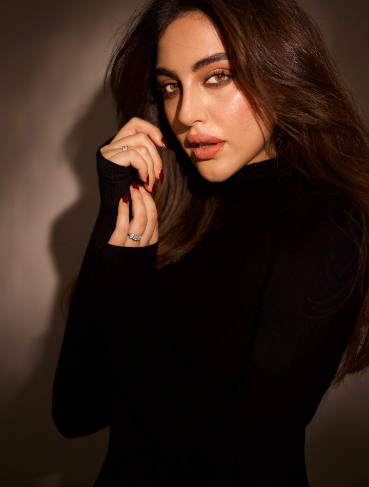 Samreen Kaur is very much in love of doing nail art