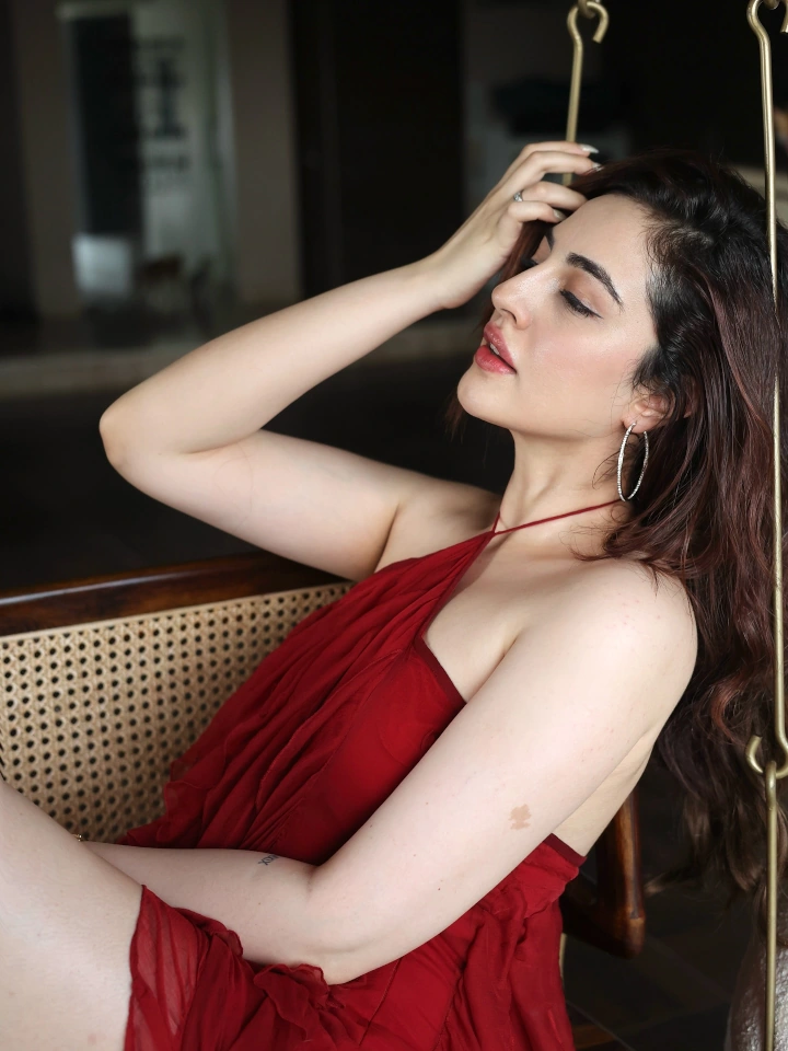 Samreen Kaur's Beautiful Thighs