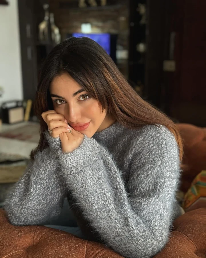 Samreen Kaur's Cute and Gorgeous Looks