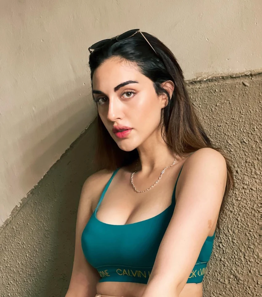 Samreen Kaur's Cutest Cleavage Ever