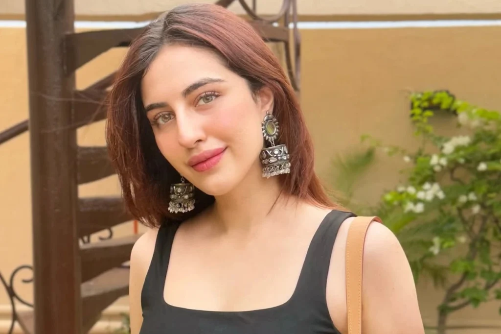 Samreen Kaur's Fabulous Looks