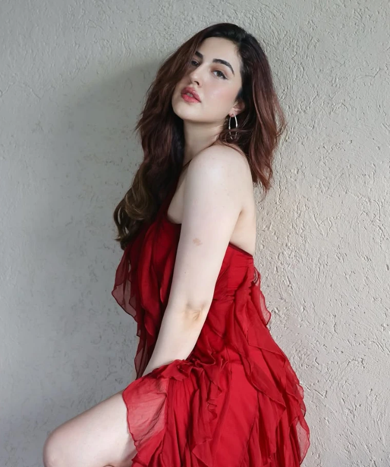 Samreen Kaur's Gorgeous Western Looks