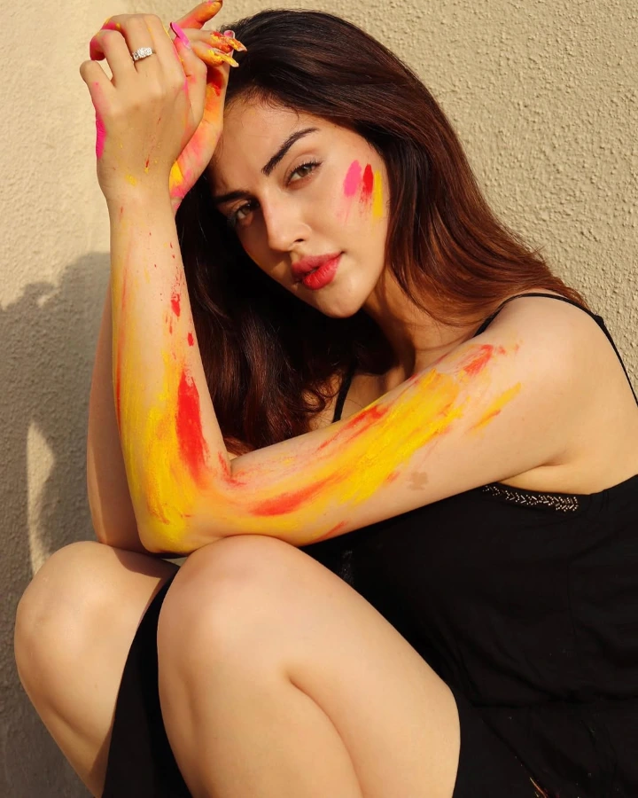 Samreen Kaur's Gorgeous and Beautiful Thighs