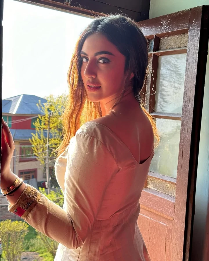 Samreen Kaur's Hot Back