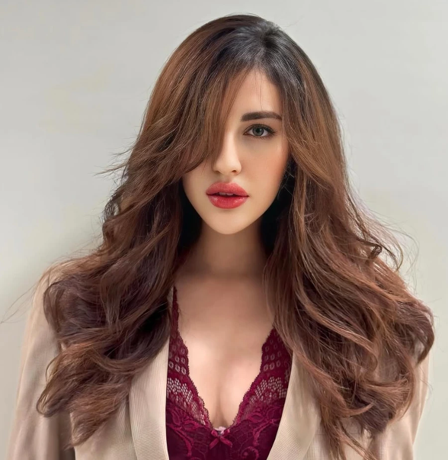 Samreen Kaur's Hot Cleavage