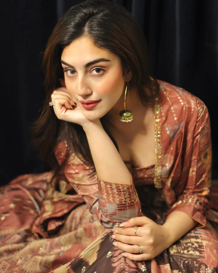Samreen Kaur's Hot Looks in Indian Attire