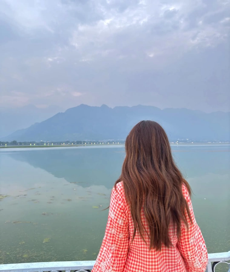 Samreen Kaur's Hottest Back Ever