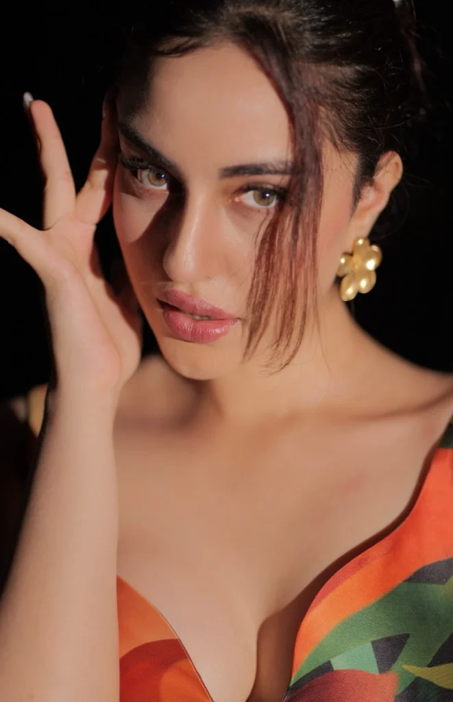 Samreen Kaur's Hottest Cleavage Shown Ever