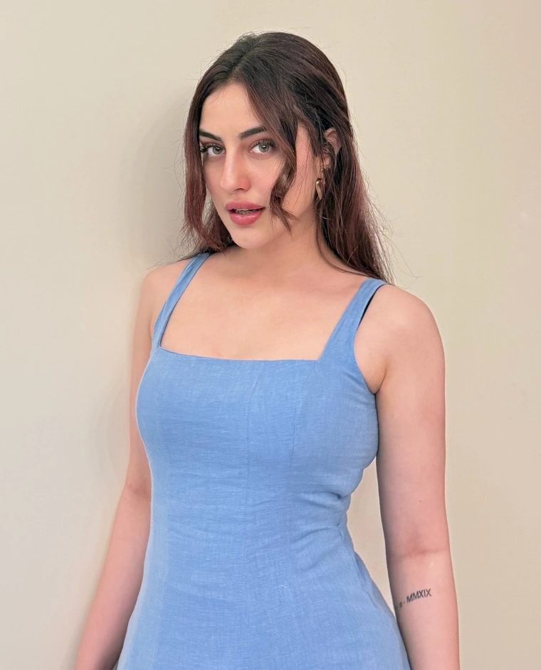 Samreen Kaur's Hottest Looks