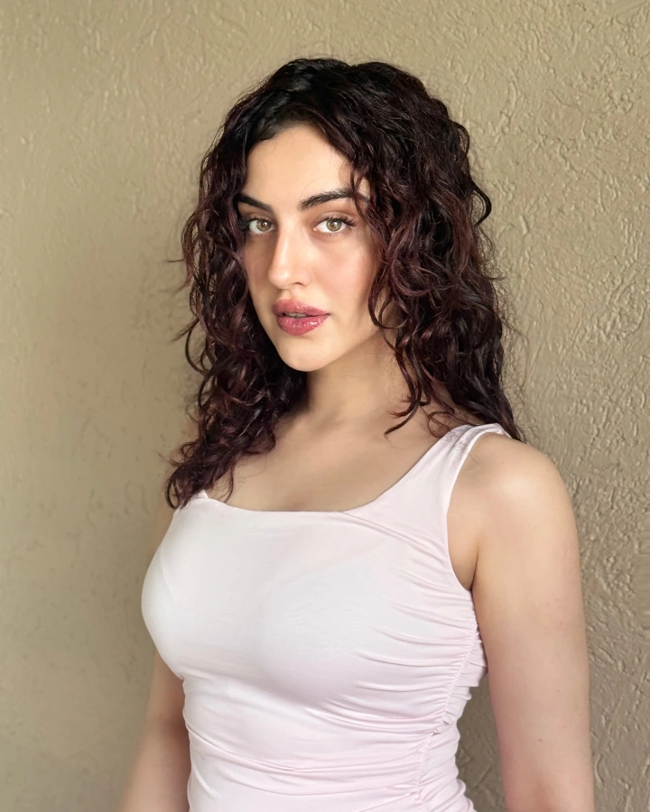 Samreen Kaur's Skin tone is Extremely Fair