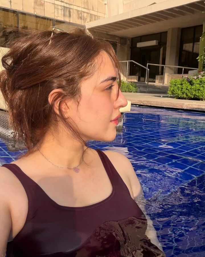 Samreen Kaur's Stunning Looks in a Pool