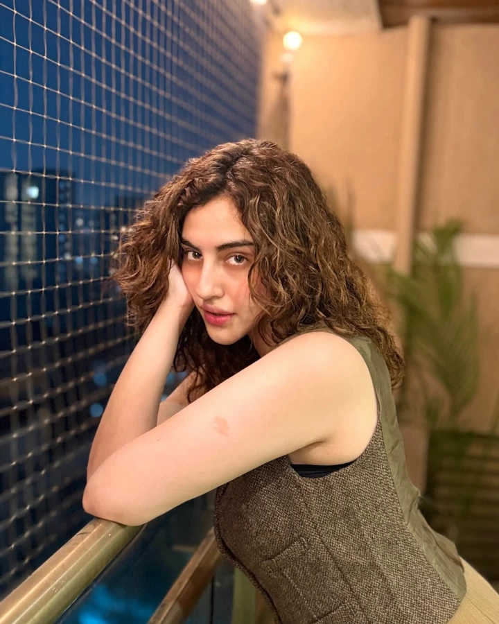 Samreen Kaur's Stunning Looks in her Home