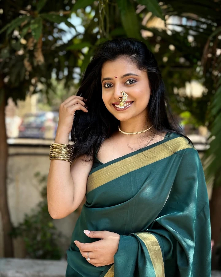 Jui Gogri in Hot Saree Image
