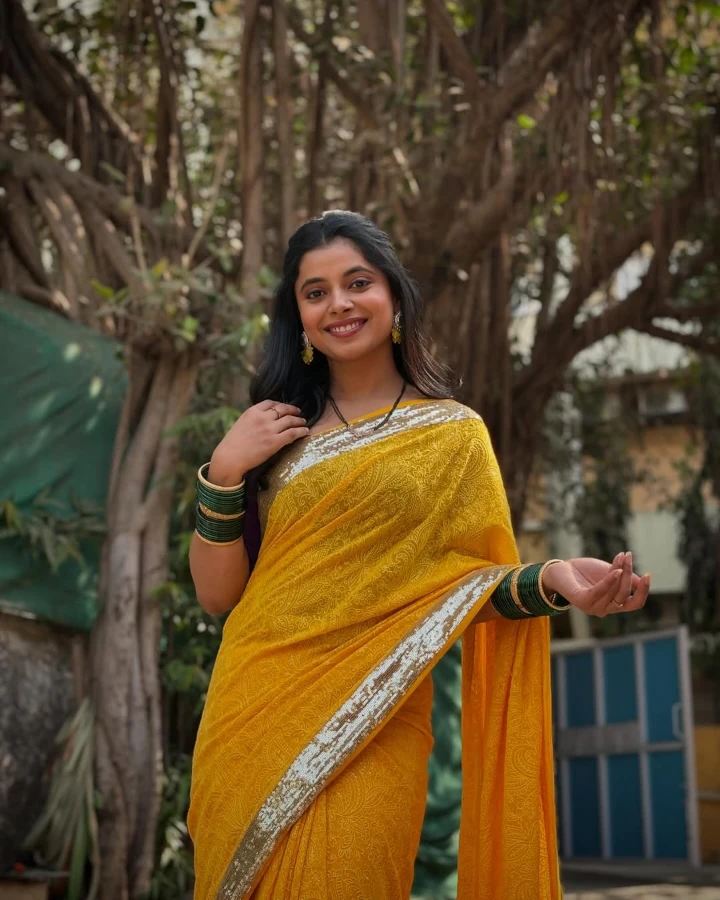 Jui Gogri in an Extremely Lovely Maharashtrian Look