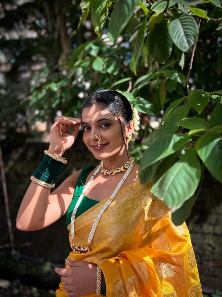Jui Gogri in an Extremely Lovely Marathi Look
