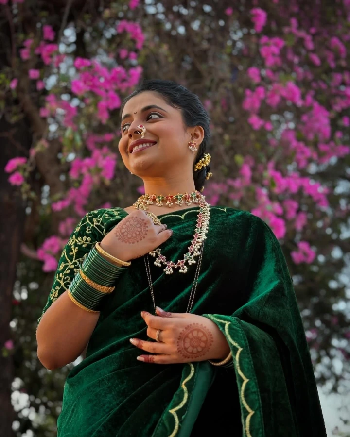 Jui Gogri is also very fond of imitation jewellery and shoes