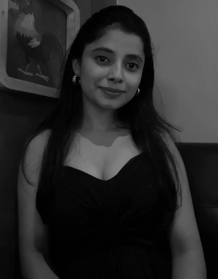 Jui Gogri showing her Cleavage