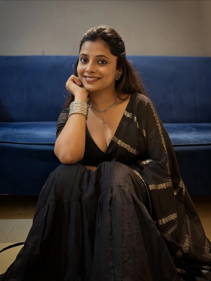 Jui Gogri showing her beautiful Cleavage