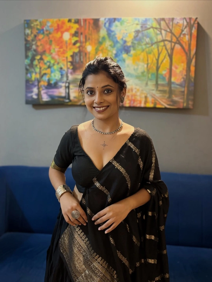 Jui Gogri's Gorgeous Cleavage