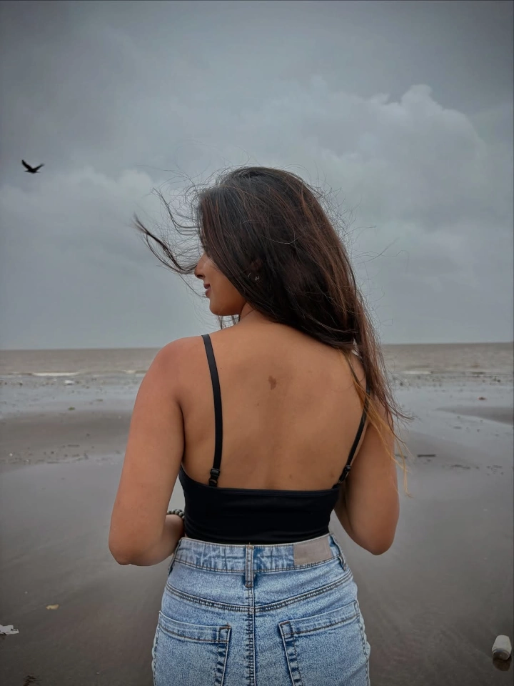Jui Gogri's Hottest Back Image Ever
