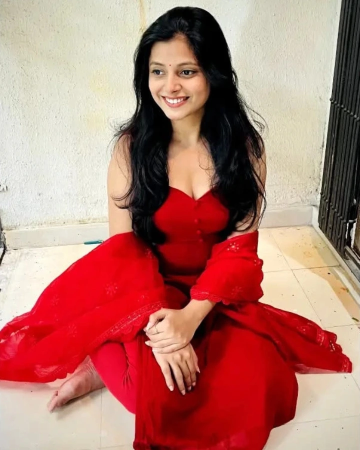 Jui Gogri's Hottest Cleavage Shown Ever