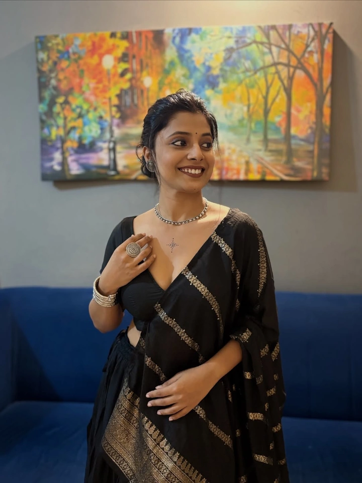 Jui Gogri's Hottest Cleavage ever