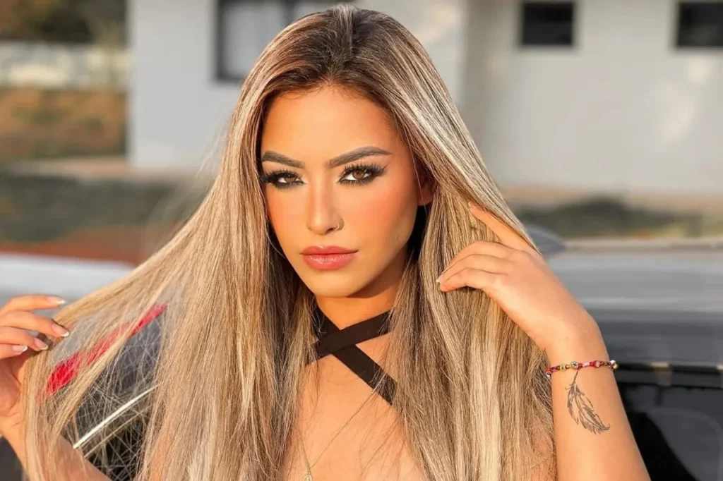 Mariana Tollendal Facebook