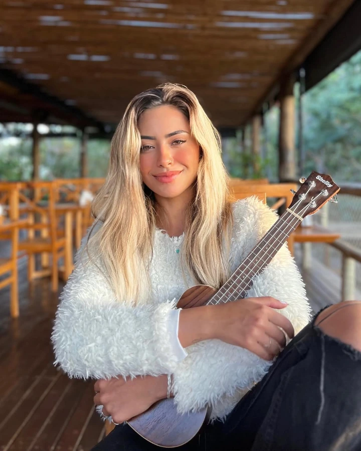 Mariana Tollendal Instagram Images