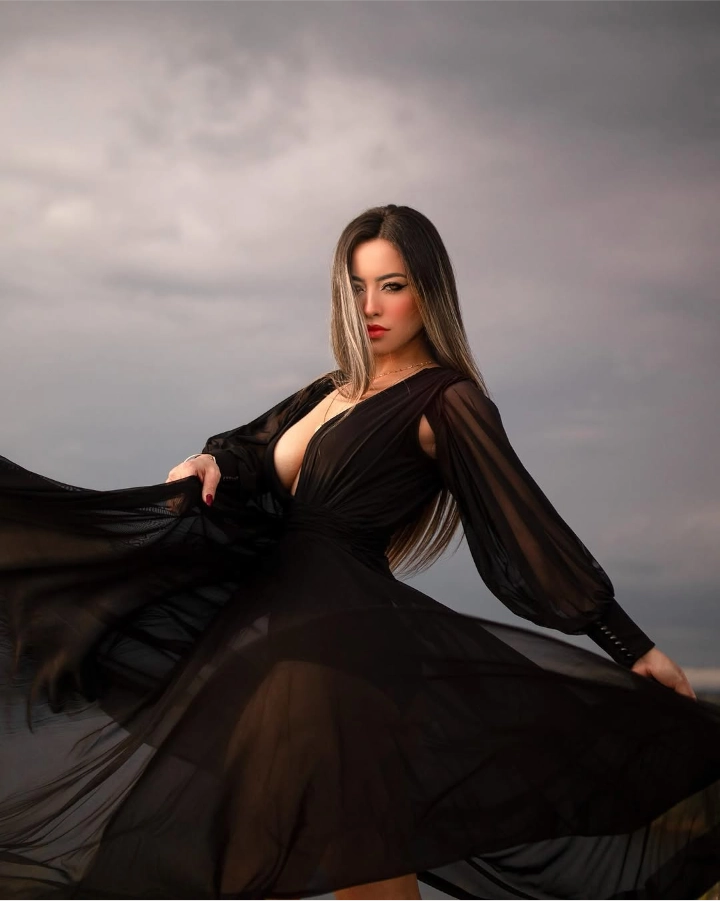 Mariana Tollendal Music Videos