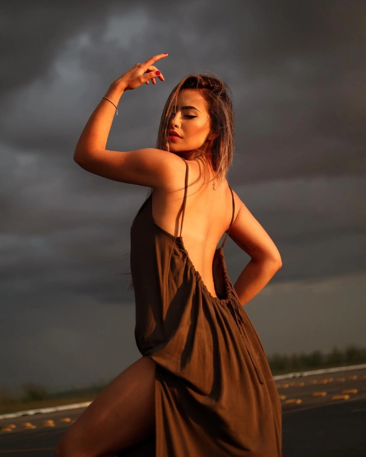 Mariana Tollendal's Beautiful Backless Dress