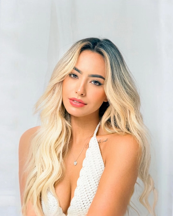 Mariana Tollendal's Hot Deep Cleavage Shown Ever