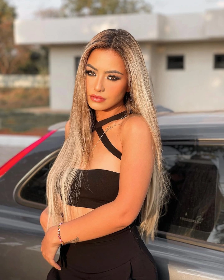 Mariana Tollendal's Hot Image