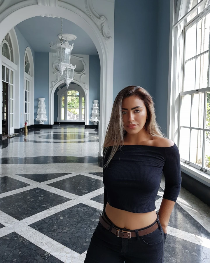 Mariana Tollendal's Hottest Looks