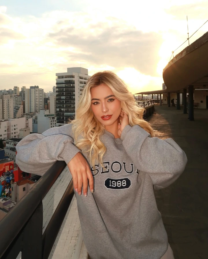 Mariana Tollendal's Pretty Looks