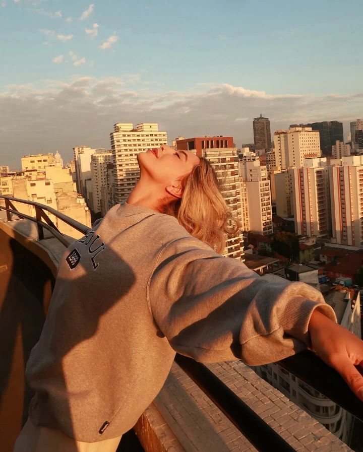 Mariana Tollendal's Sun Kissed Image