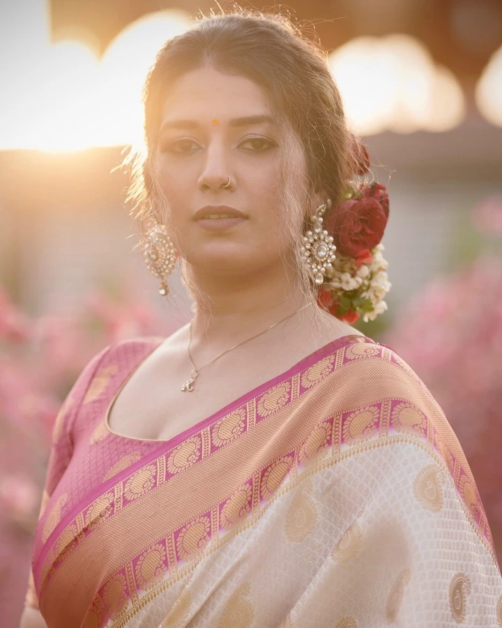 Rasha Kirmani as Yashodha in Vikkatakavi