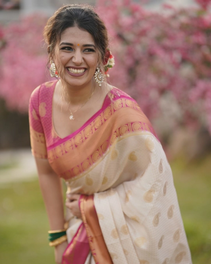 Rasha Kirmani in an Extremely Lovely Marathi Look