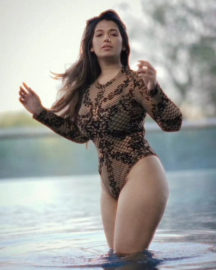 Rasha Kirmani showing off her Beautiful Thighs