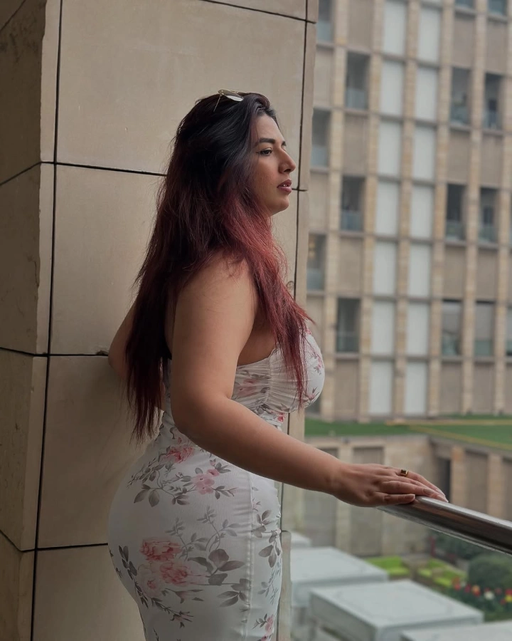 Rasha Kirmani's Beautiful Backless Dress
