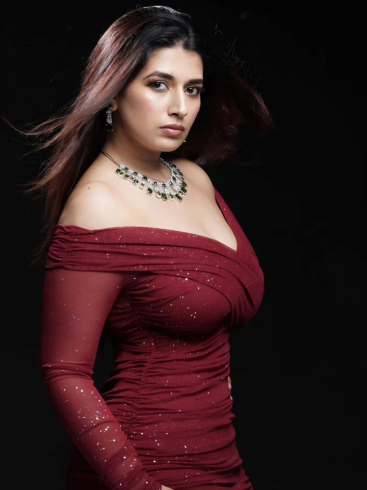 Rasha Kirmani's Curvy Body Figure