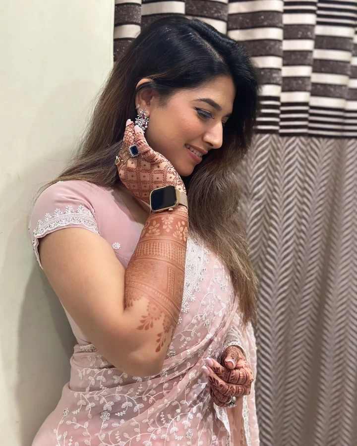 Rasha Kirmani's Cute Pose for Image